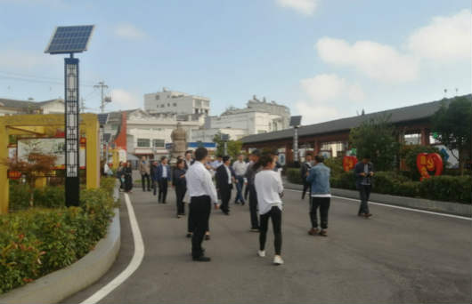 鐘登華率調研組在赫章縣調研教育脫貧攻堅工作